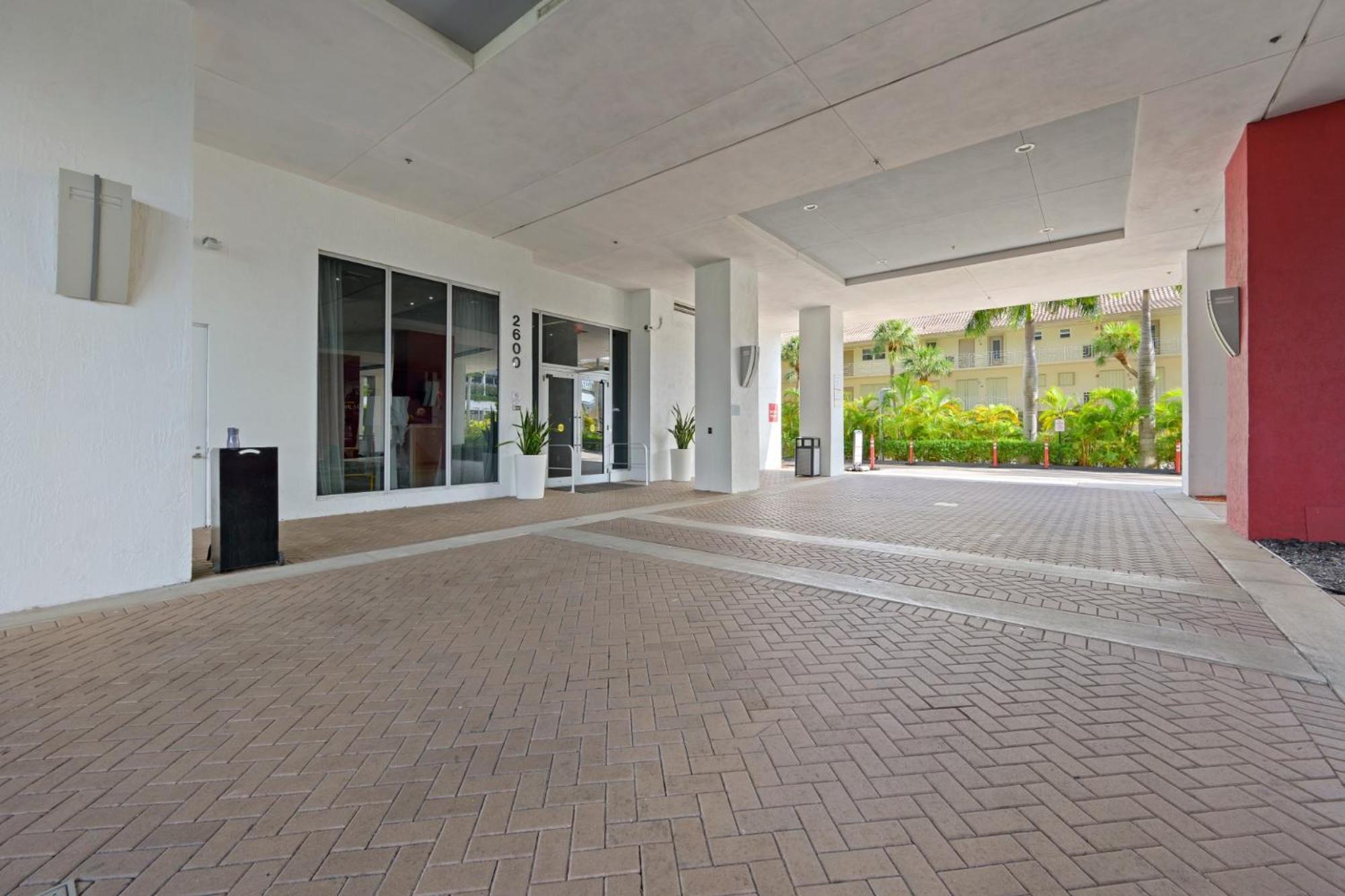 Hallandale Sky Water View Hallandale Beach Exterior photo