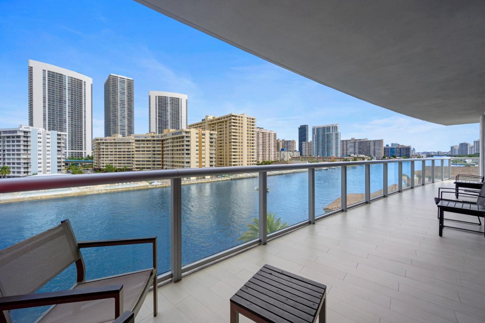 Hallandale Sky Water View Hallandale Beach Exterior photo